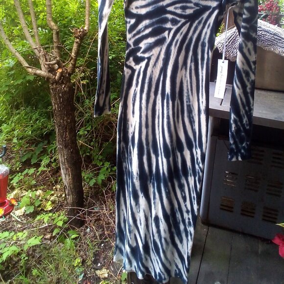 Young, Fabulous, & Broke To Dye Maxi Dress Size: M NWT - Picture 6 of 14